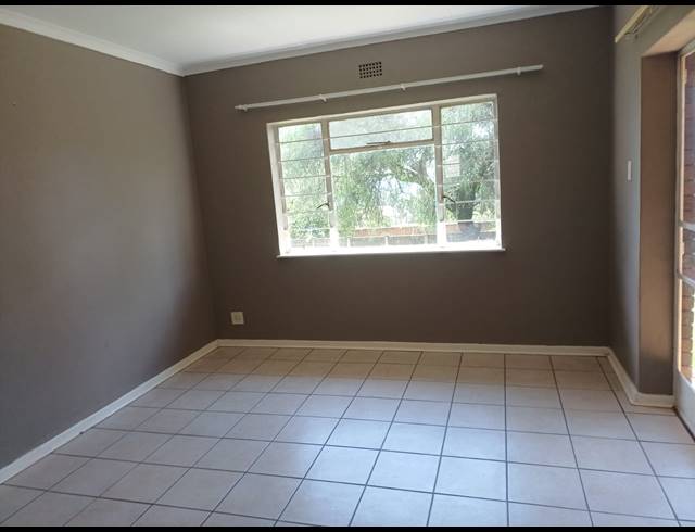 3 bed property to rent in LUIPAARDSVLEI